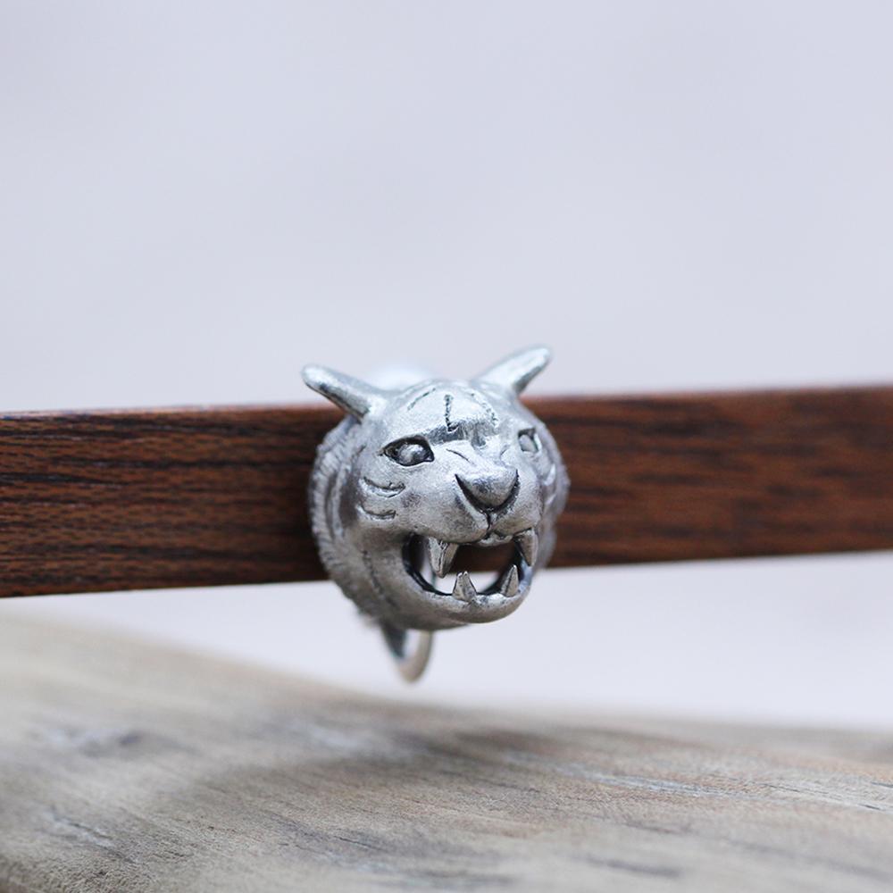 トラのシルバーイヤリング/阿吽のトラ（片耳） | 3枚目